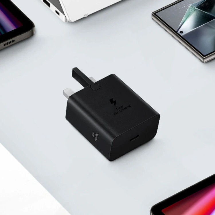 شارژر 45 وات سامسونگ مدل EP-T4511، اتصال سه پین، درگاه خروجی USB-C، دارای قابلیت شارژ سریع، تکنولوژی شارژ PD 3.0